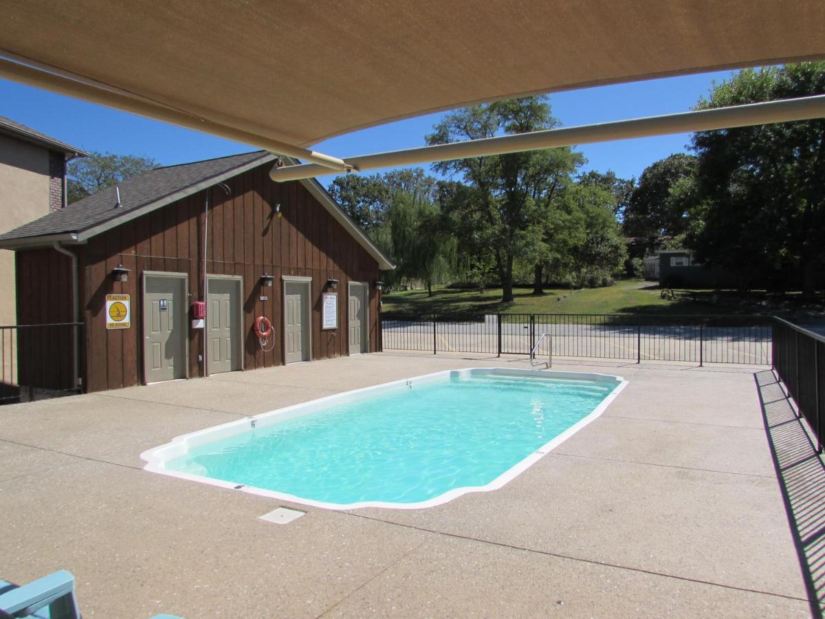 Lower Level Condo B-2 With Dock Hollister Exterior photo